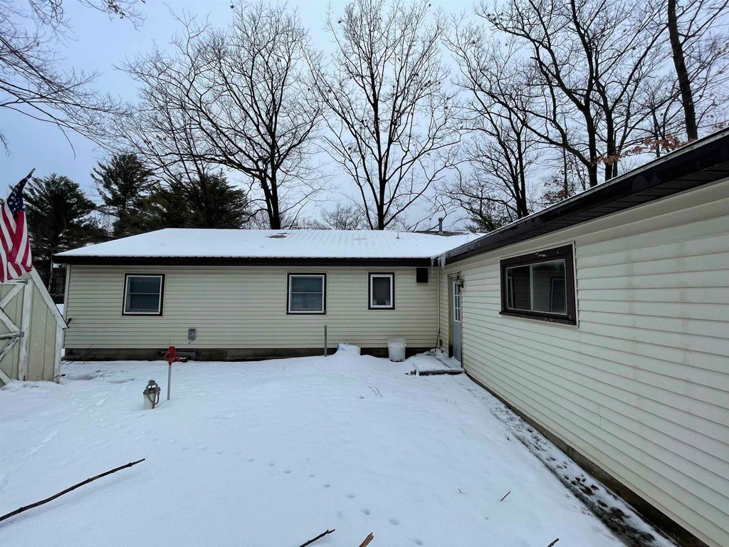 Photo of 742 Lakeview Drive, Harrison, MI 48625 (MLS # 50197764)