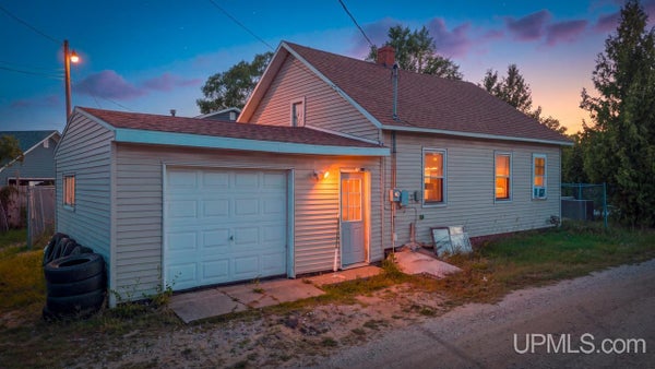 2011 16TH AVE N, ESCANABA, MI 49829 - Image 4bf4901e8ff745e75c3cbecc7a5e1f6b/1085590852