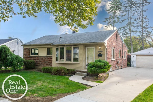 23028 SANDERS ST, SAINT CLAIR SHORES, MI 48080 - Image 4c0077ed534d5468926e8e687fa8b9f2/4183103112