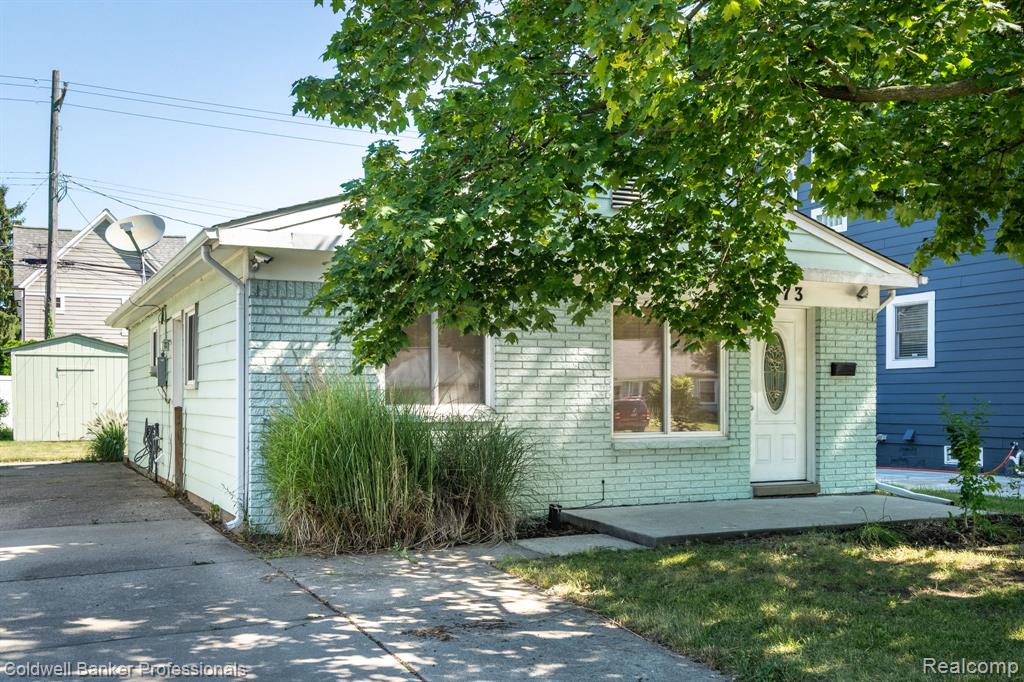 973 E 14 Mile Road