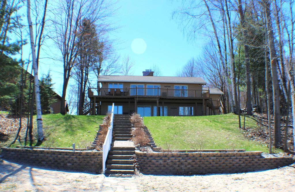 Photo of 2151 Heather Way, Gladwin, MI 48624 (MLS # 50205128)