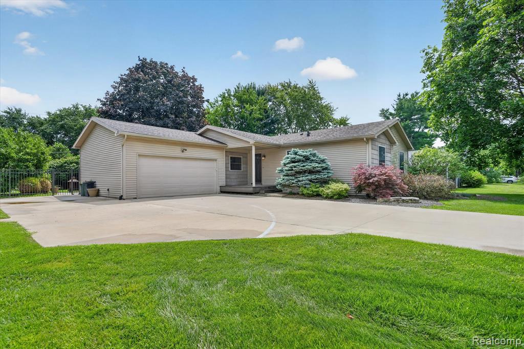 6409 Hollyhock Trail