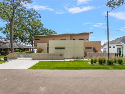 Photo of 602 Lawn Avenue, Holland, MI 49424 (MLS # 70494918)