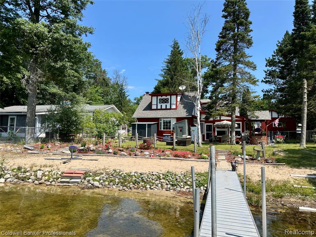 7351 Chain Lake Drive