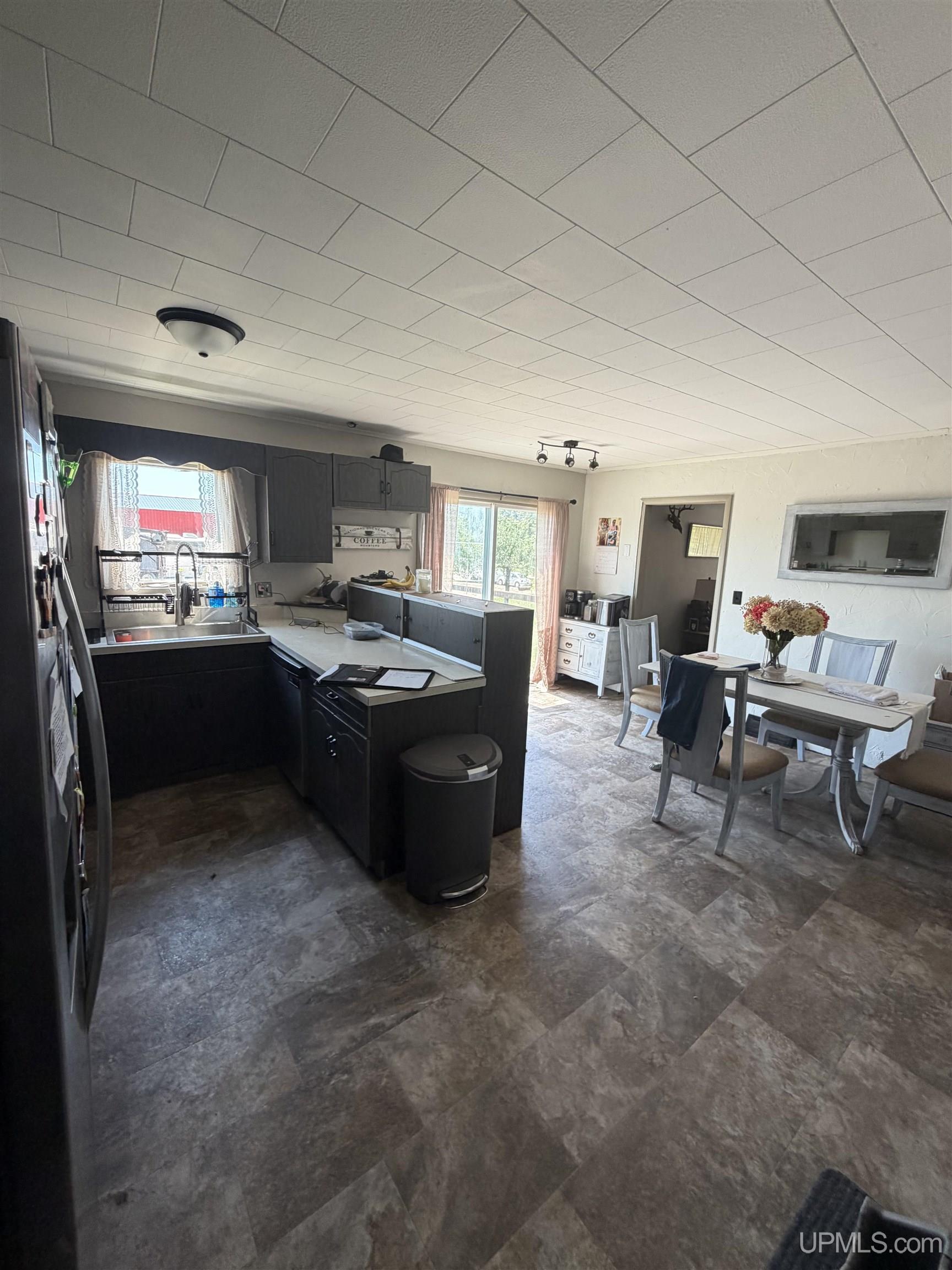 6980 E Lane