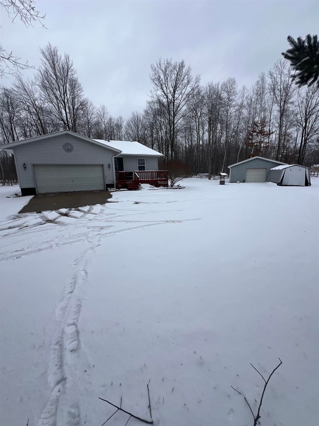 Photo of 745 Wolverine Drive, Gladwin, MI 48624 (MLS # 50200188)