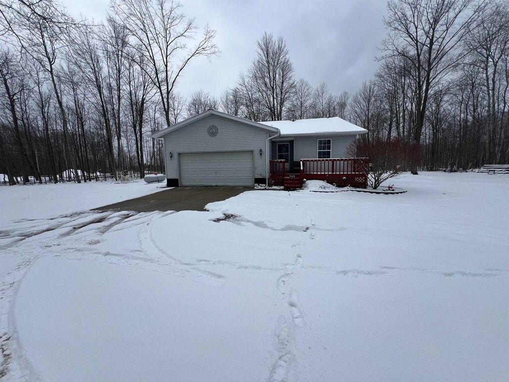 Photo of 745 Wolverine Drive, Gladwin, MI 48624 (MLS # 50200188)