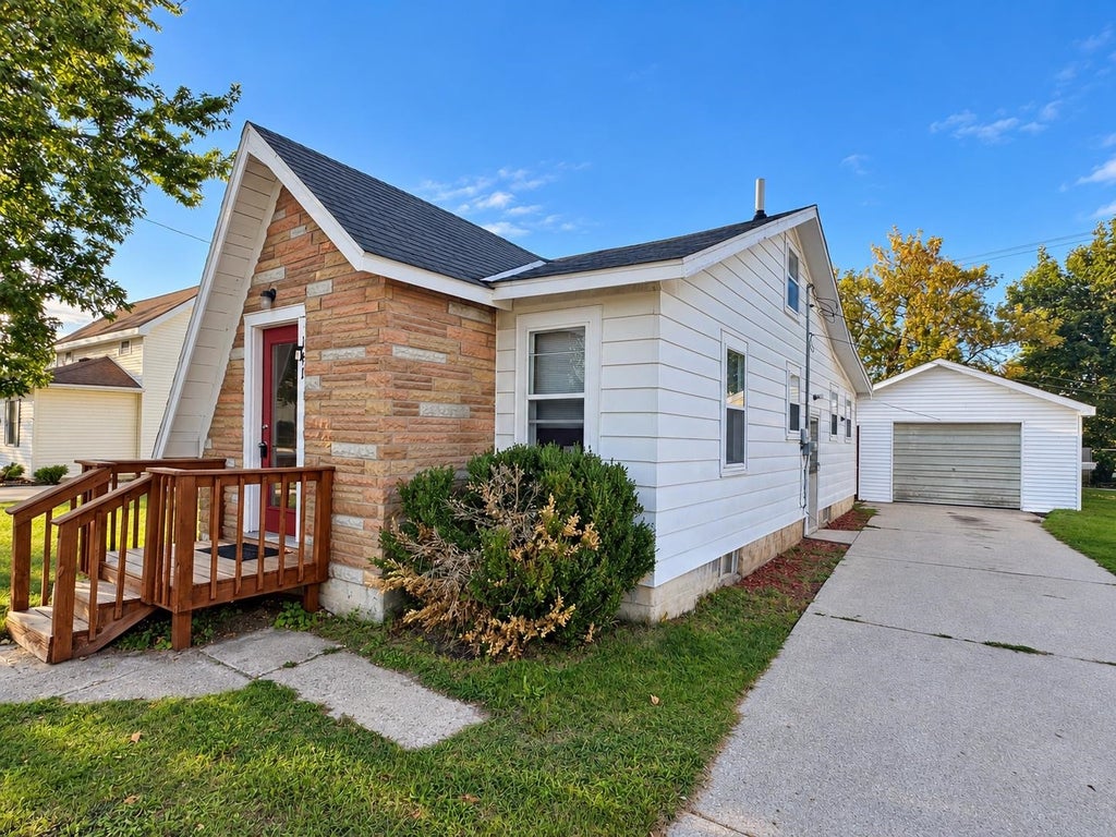 Photo of 141 E Grout Street, Gladwin, MI 48624 (MLS # 50223250)