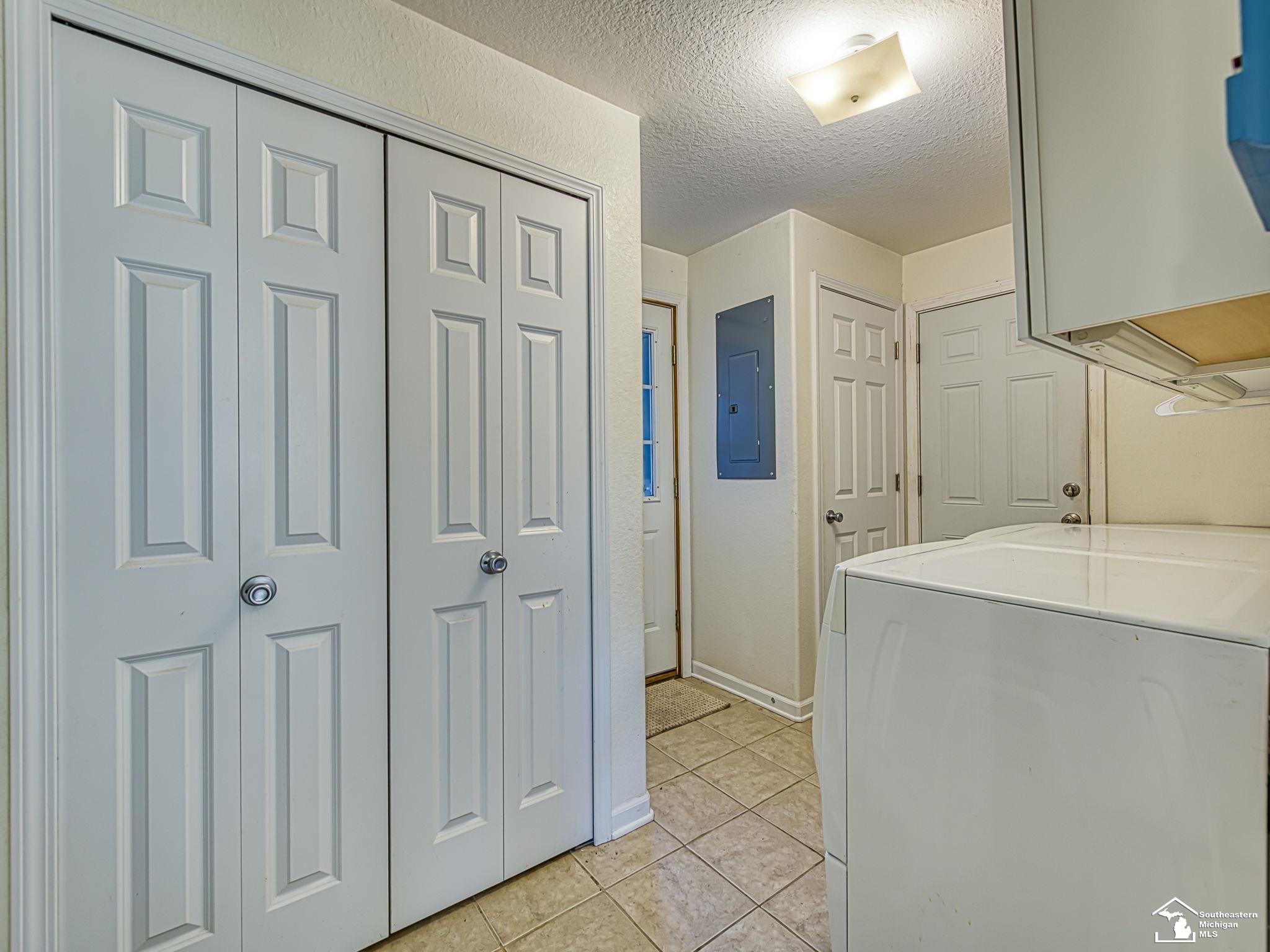 Temperance, Michigan 48182, United States, 3 Bedrooms Bedrooms, ,3 BathroomsBathrooms,Residential,Active,234587