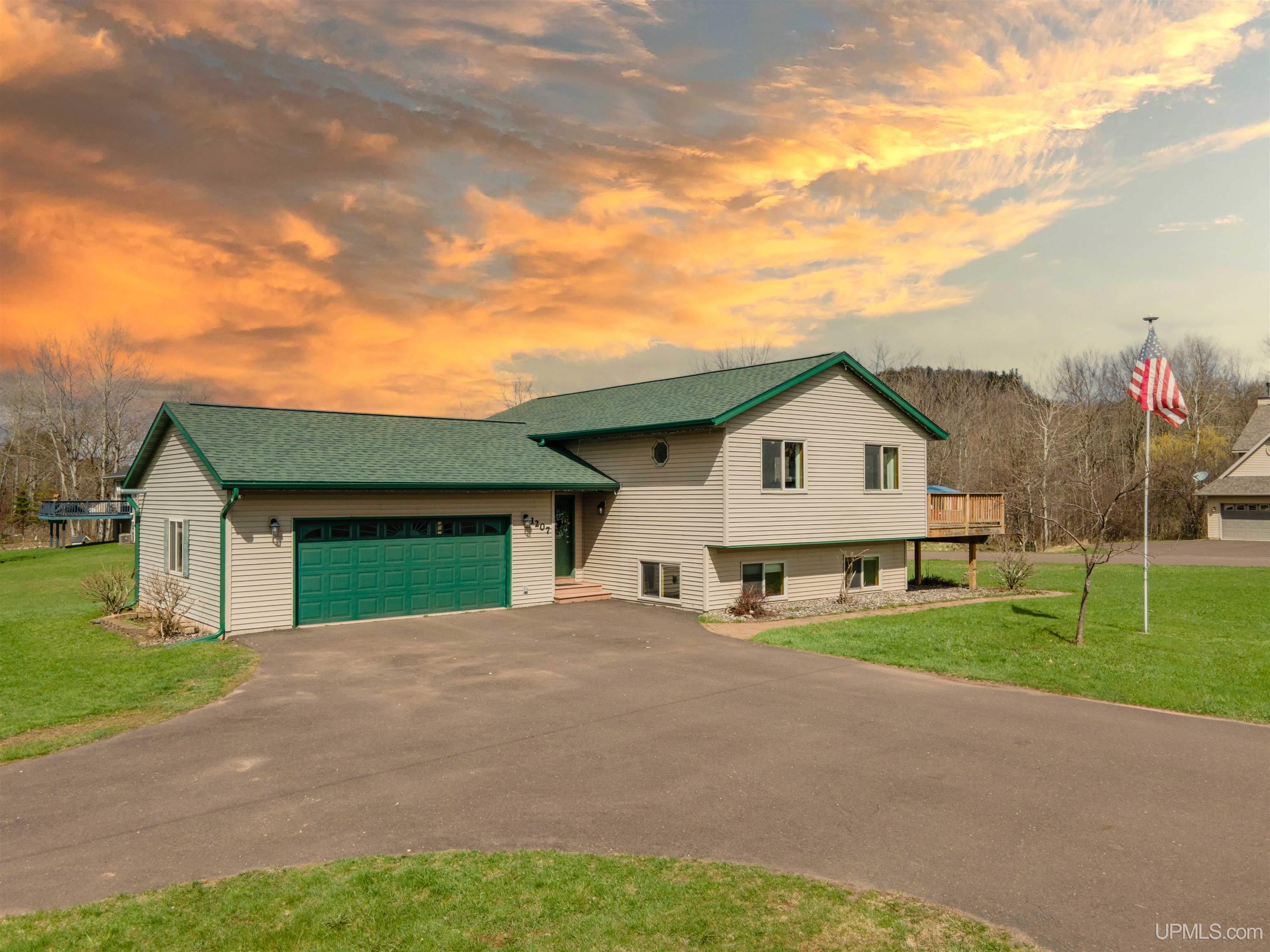 1207 E Silver Street