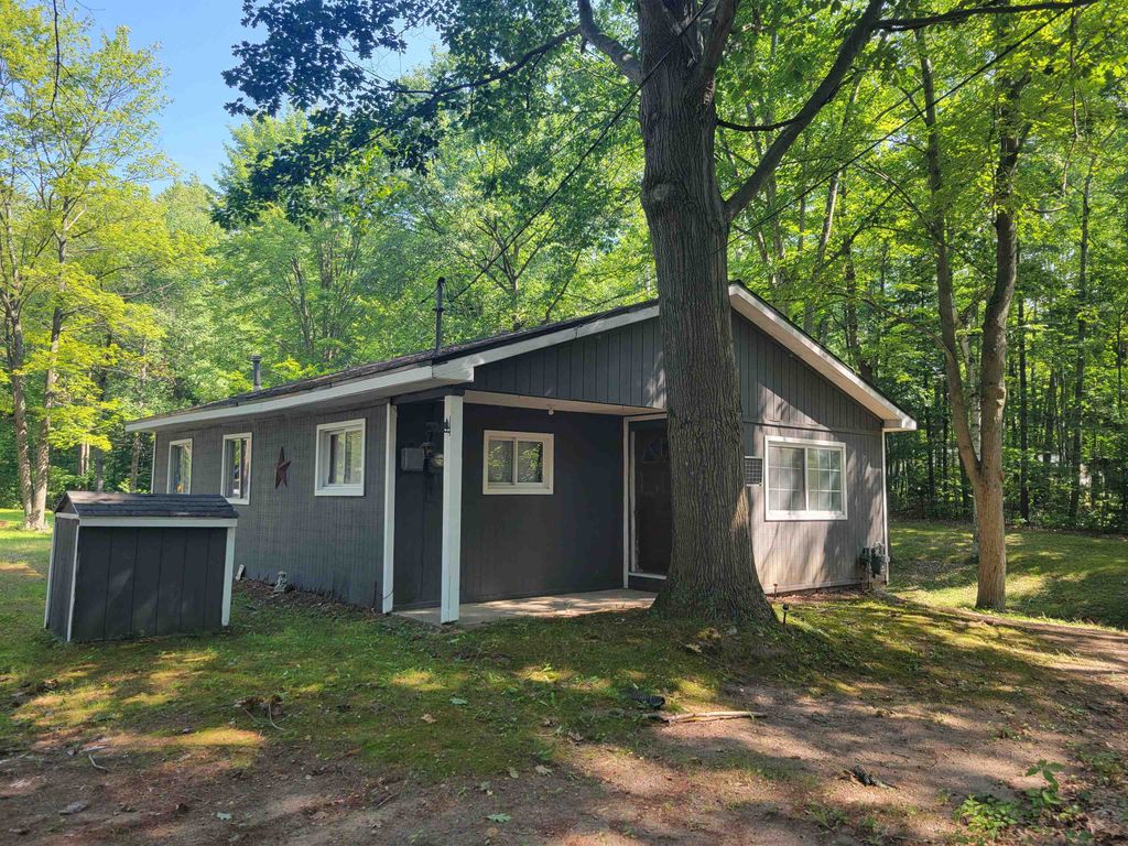 Photo of 4233 Gilding Road, Beaverton, MI 48612 (MLS # 50185527)