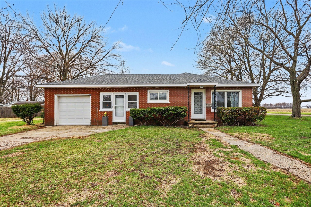 609 E Railroad Street