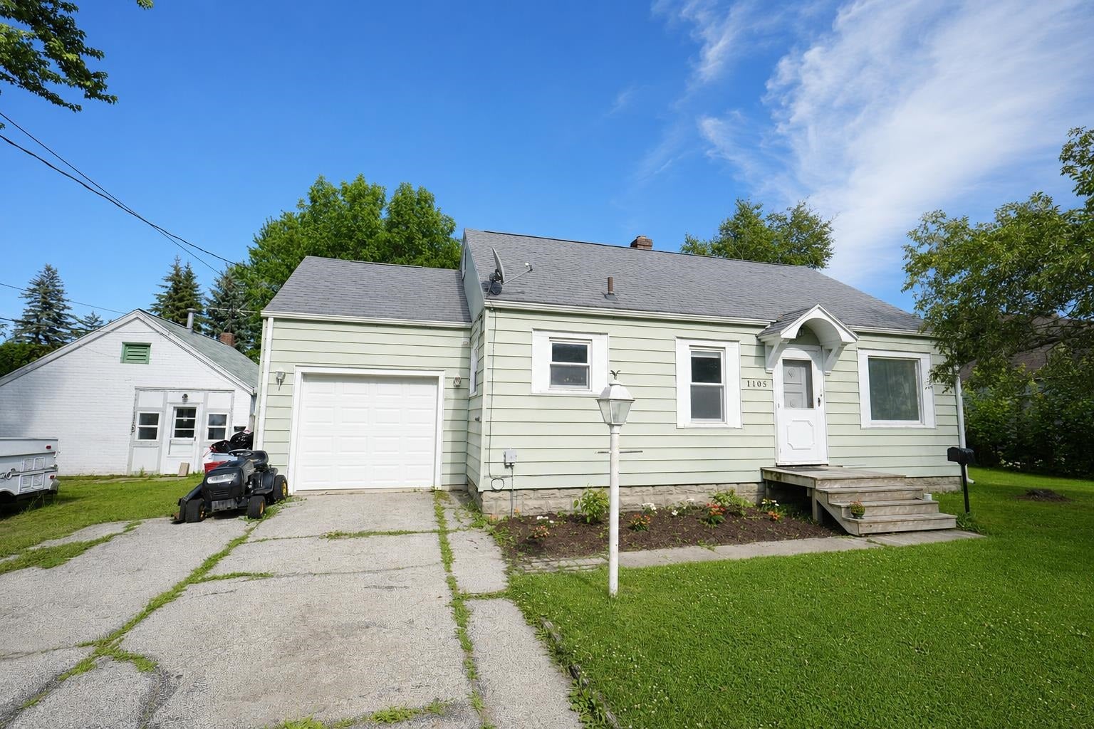 1105 Langstaff Street