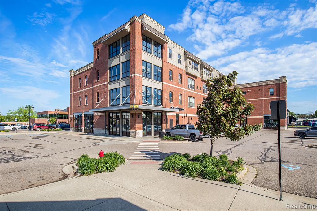 134 N LEROY ST UNIT 306