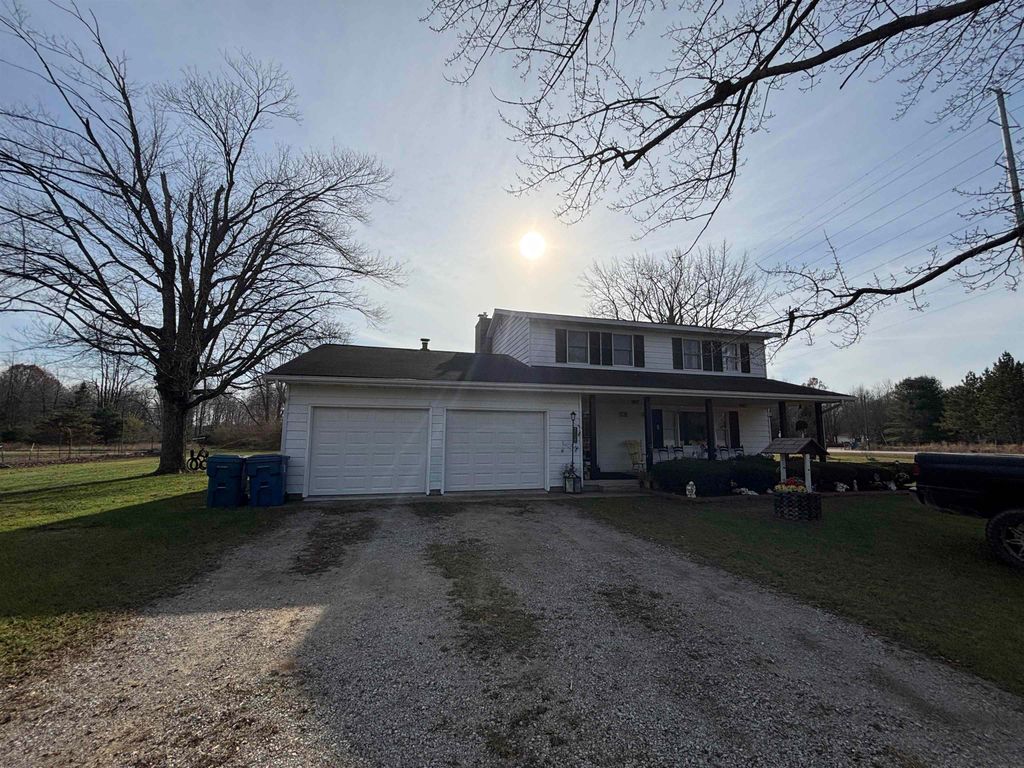 Photo of 5477 W GREENDALE Court, Mount Pleasant, MI 48858 (MLS # 50194355)