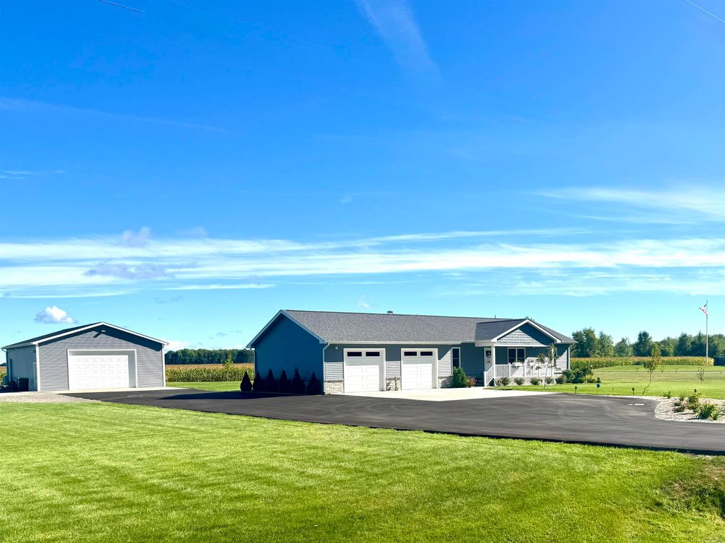 Photo of 233 Red Oak Street, Beaverton, MI 48612 (MLS # 50186901)