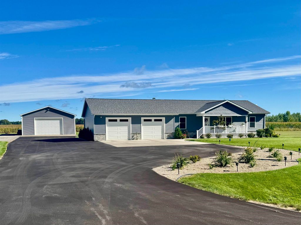 Photo of 233 Red Oak Street, Beaverton, MI 48612 (MLS # 50186901)