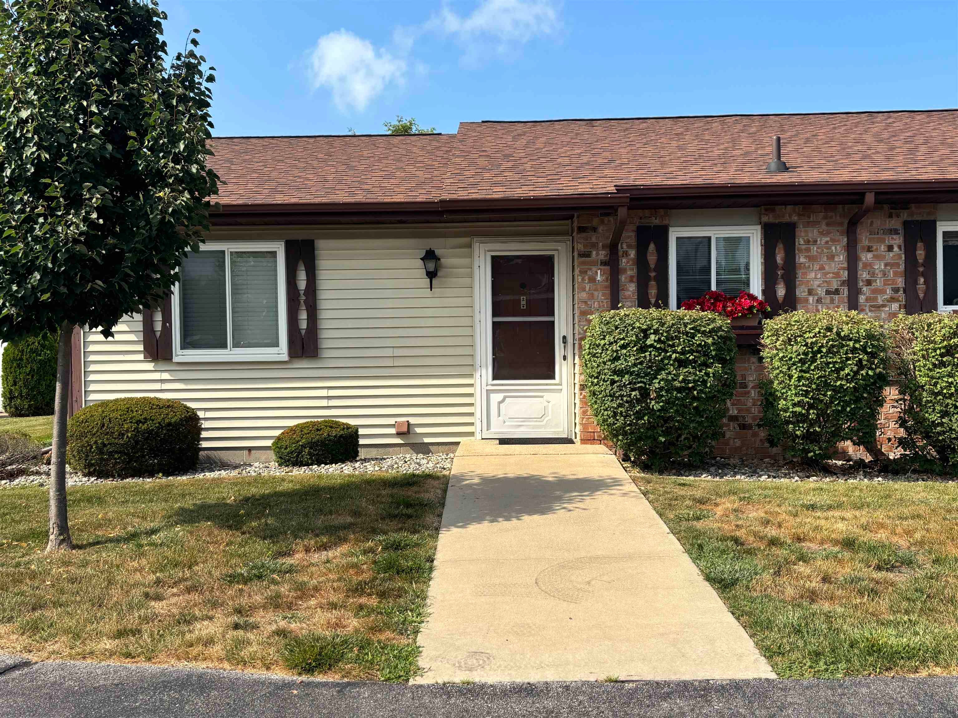 437 W Schleier Street Unit 1