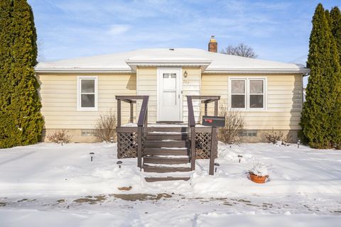 Photo of 207 Main Street, Bay City, MI 48706 (MLS # 50196336)