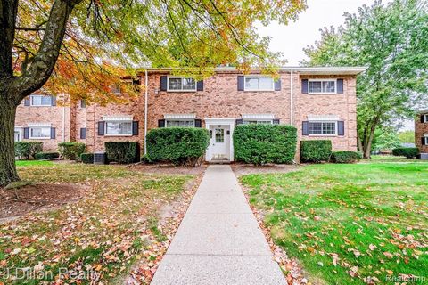 653 E Fox Hills Drive 49 Bloomfield Hills MI 48304