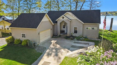 Photo of 5550 Cozy Point Drive, Newaygo, MI 49337 (MLS # 70531197)