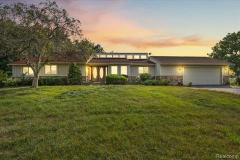 Photo of 4337 Ravinewood Drive, Commerce Twp, MI 48382 (MLS # 61024799)