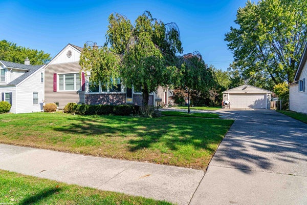 21931 ELIZABETH ST, SAINT CLAIR SHORES, MI 48080 - Image 551b5be4f71cdc29f12de1cf25f5841a/2060106540