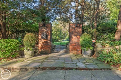 Photo of 242 Lewiston Road, Grosse Pointe Farms, MI 48236 (MLS # 50202667)