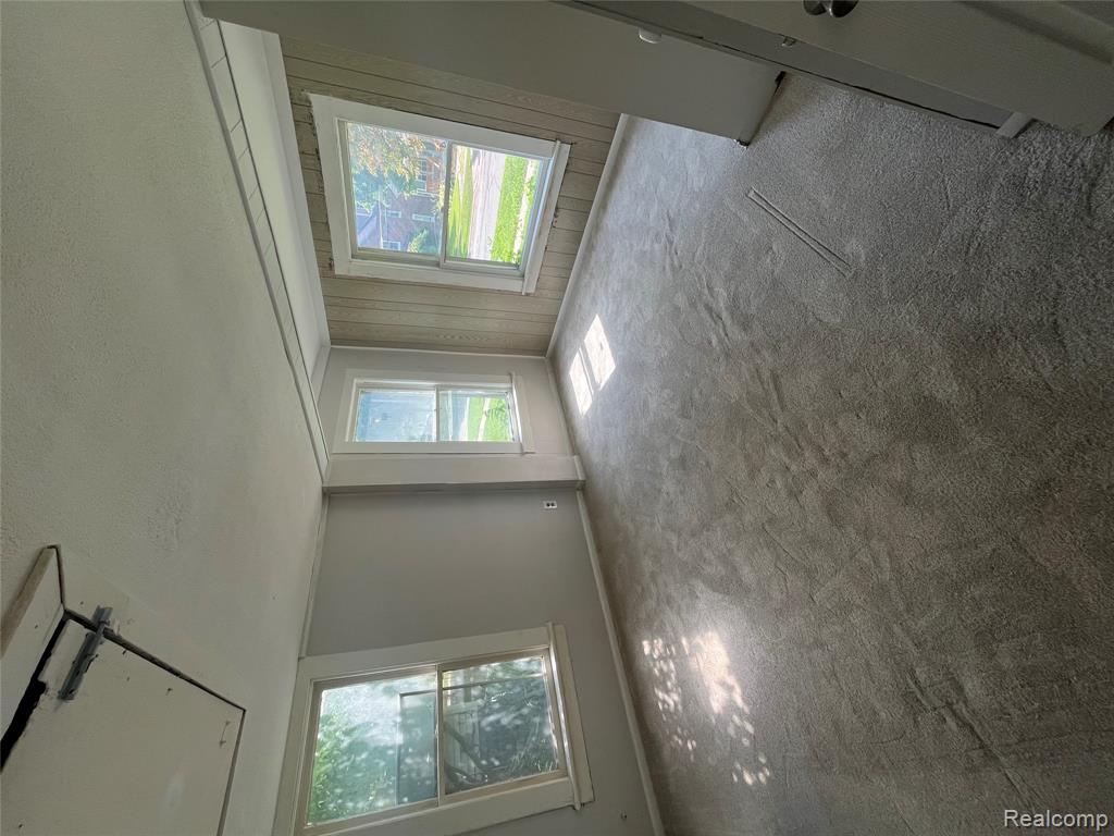 714 W 8TH Street
