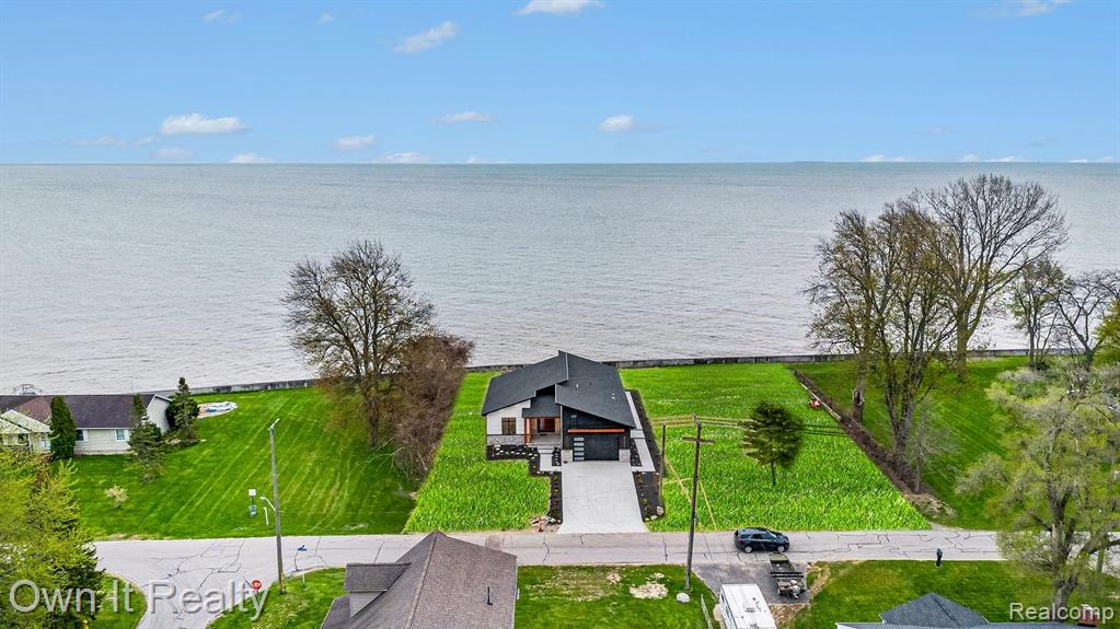 2020 Edgewater Street