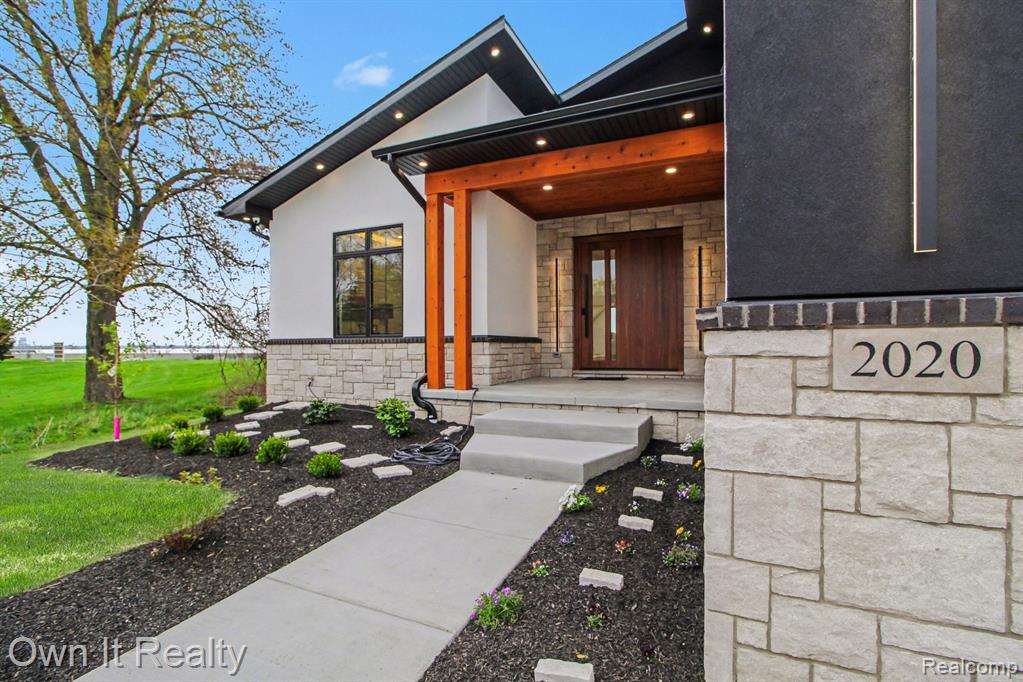 2020 Edgewater Street