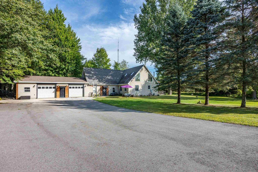Photo of 2122 Heather Way, Gladwin, MI 48624 (MLS # 50187770)