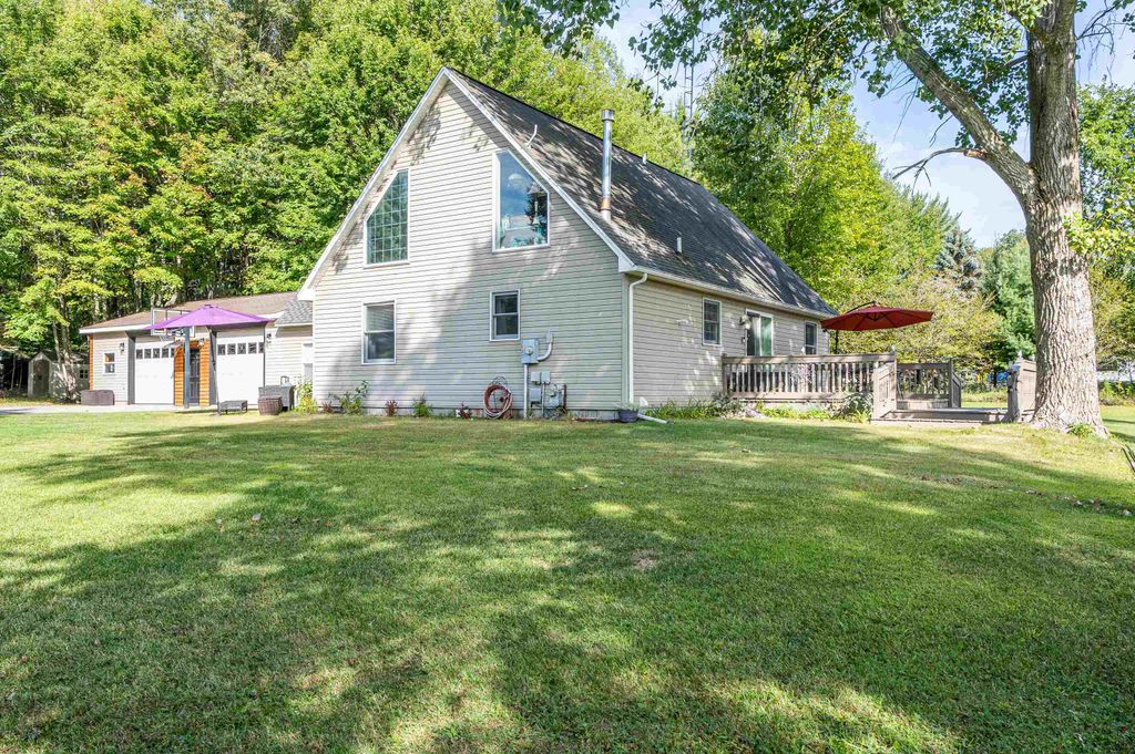 Photo of 2122 Heather Way, Gladwin, MI 48624 (MLS # 50187770)
