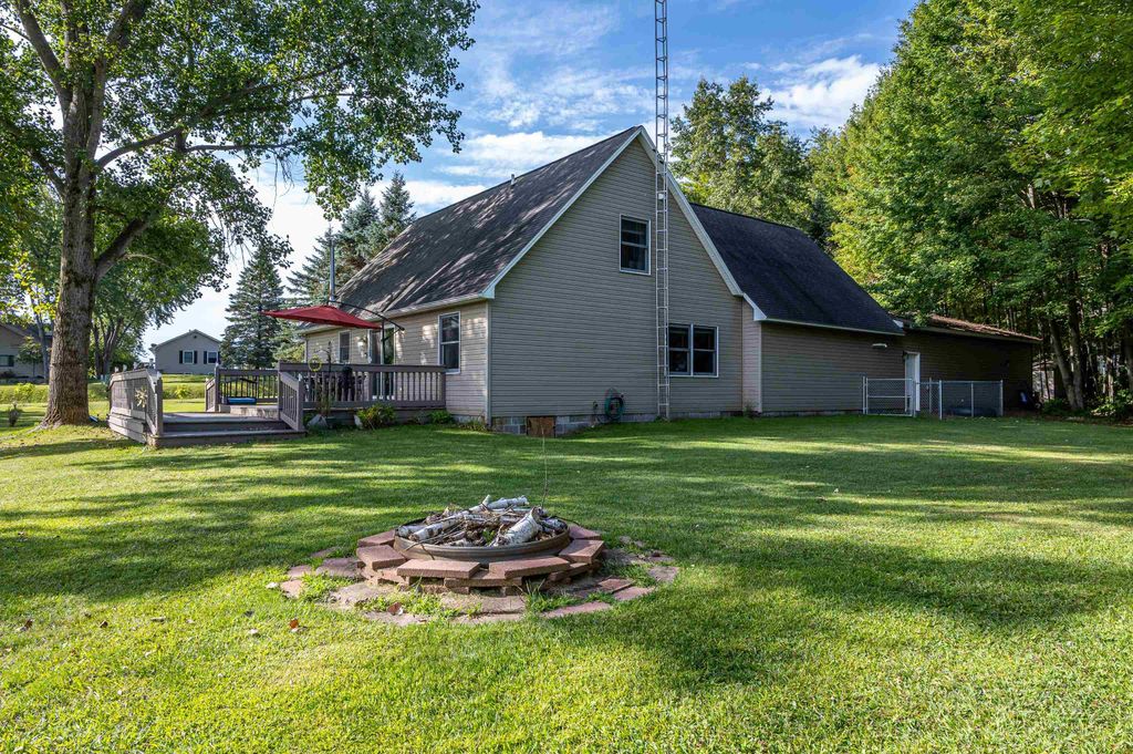 Photo of 2122 Heather Way, Gladwin, MI 48624 (MLS # 50187770)