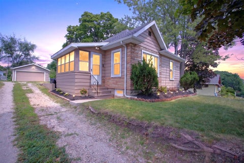 Photo of 438 W Monroe Street, Jackson, MI 49202 (MLS # 70551076)