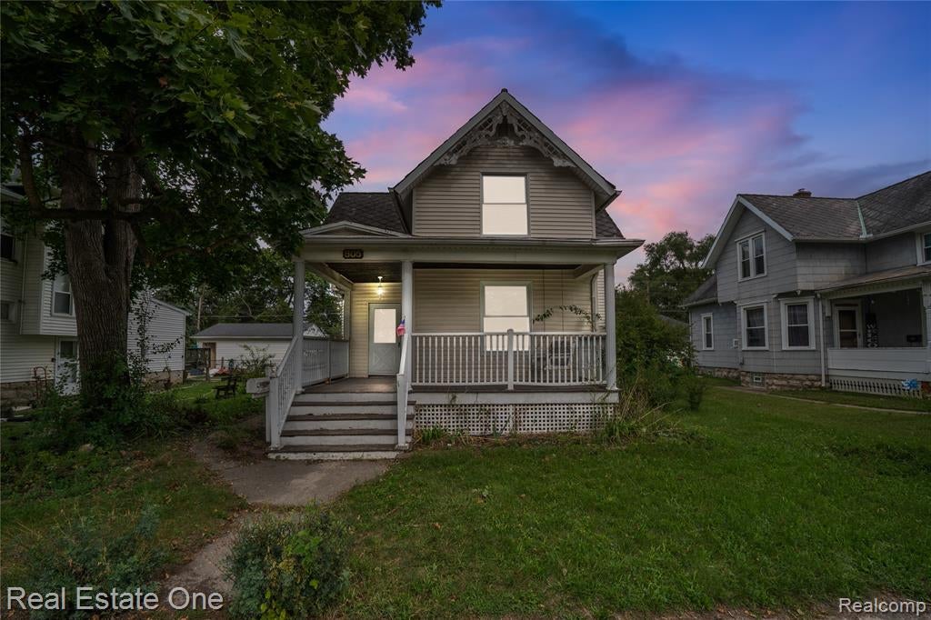 805 E 2nd Street