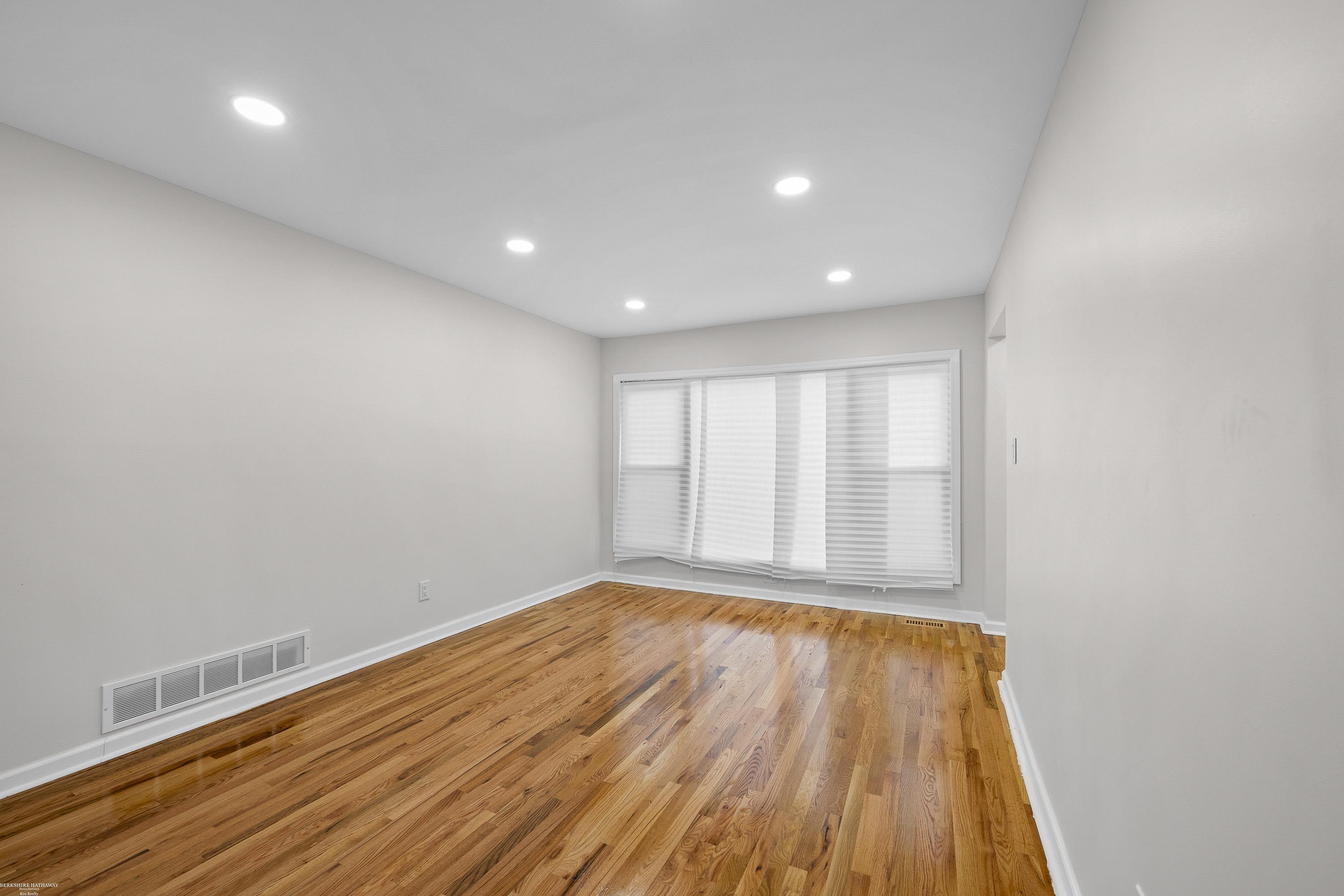 Detroit, Michigan 48235, United States, 3 Bedrooms Bedrooms, ,3 BathroomsBathrooms,Residential,Active,247473