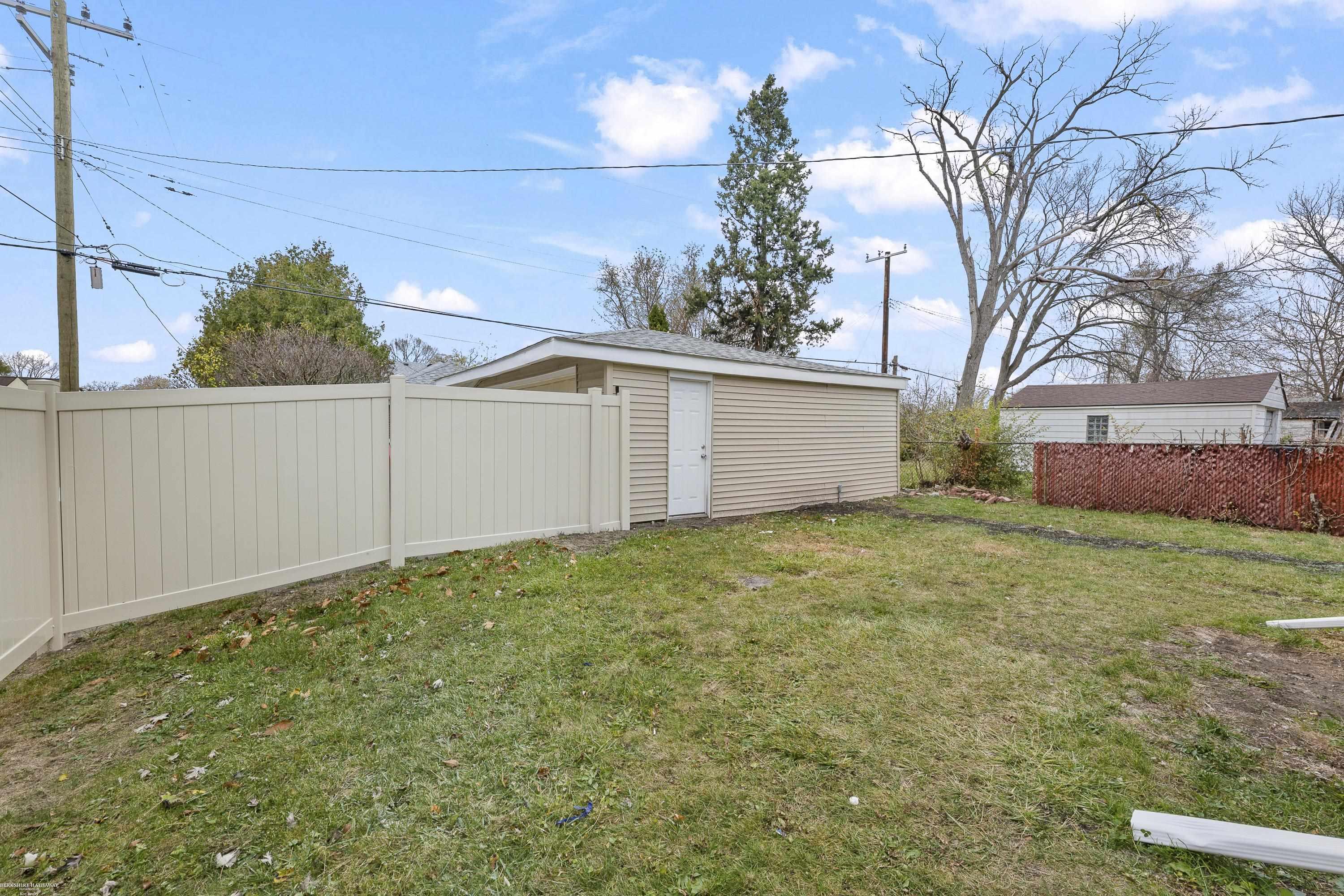 Detroit, Michigan 48235, United States, 3 Bedrooms Bedrooms, ,3 BathroomsBathrooms,Residential,Active,247473