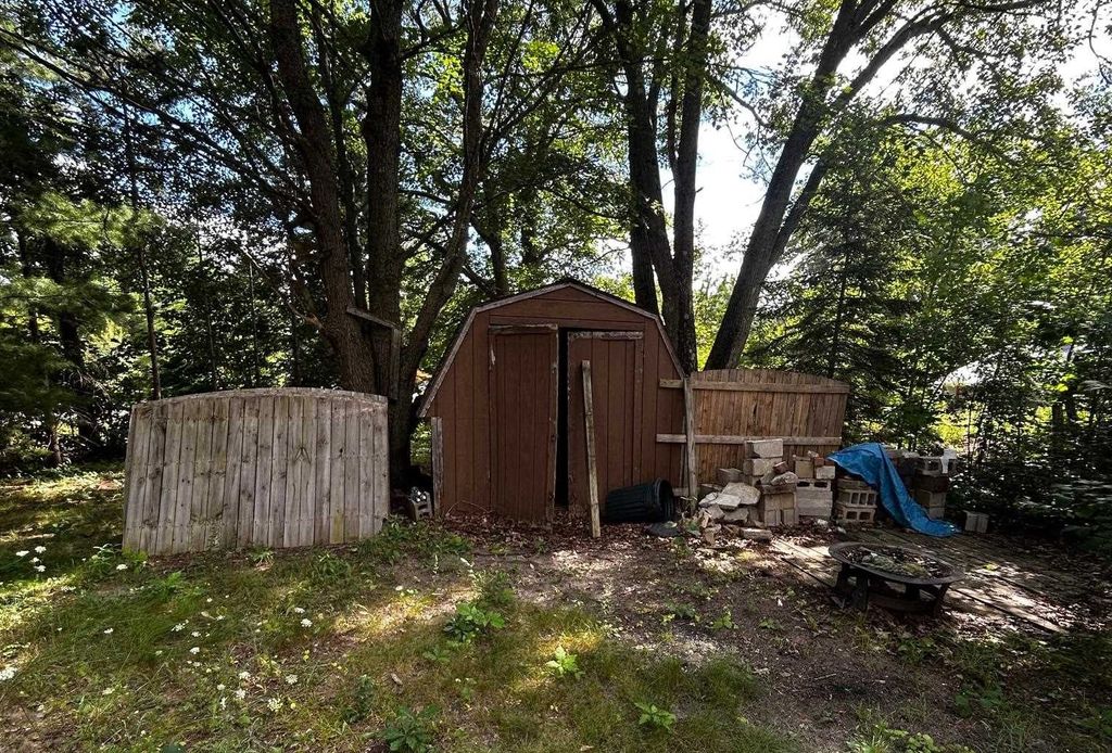 Photo of 488 Vernon Street, Gladwin, MI 48624 (MLS # 50189556)