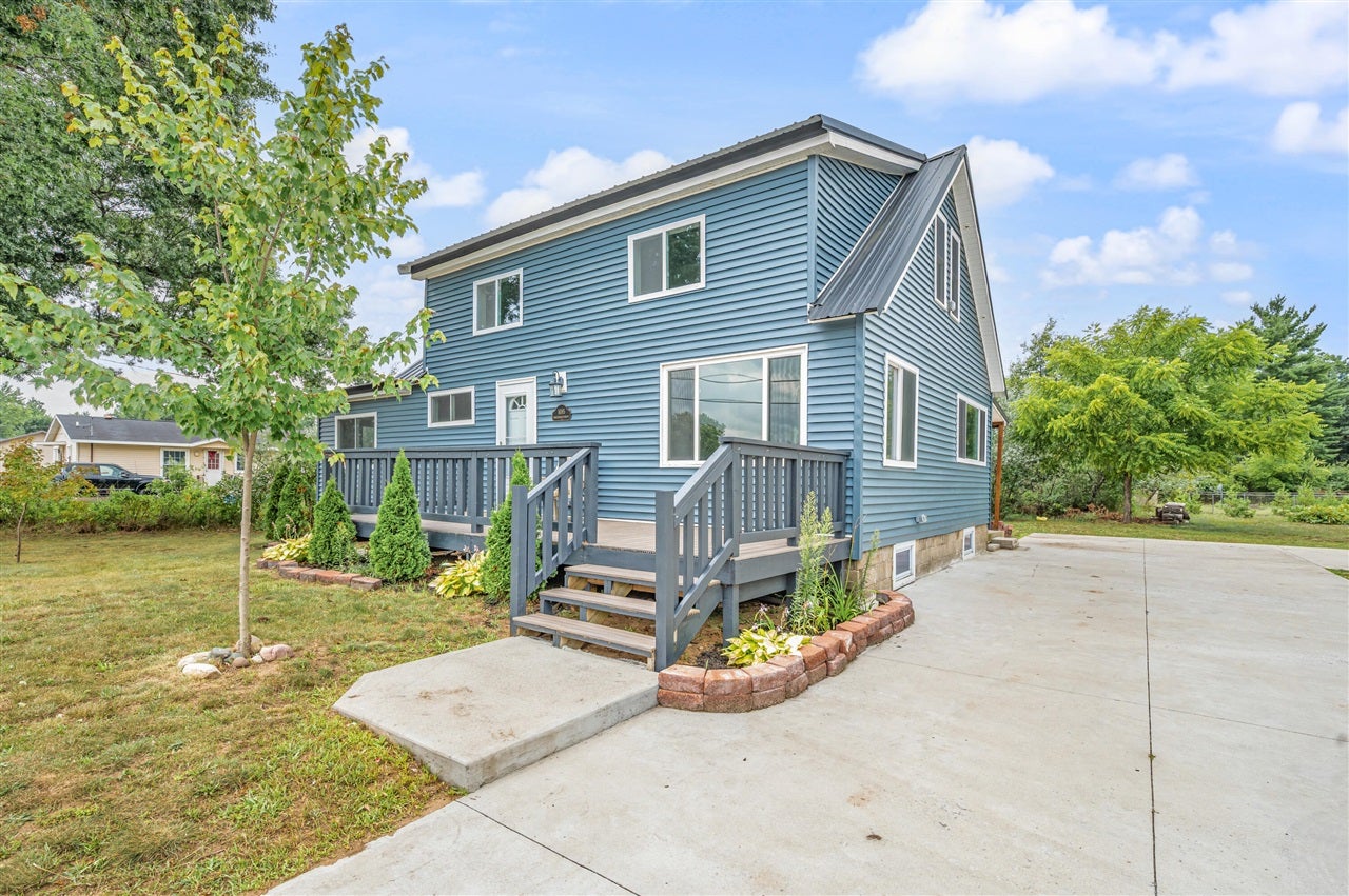1085 Maple Street