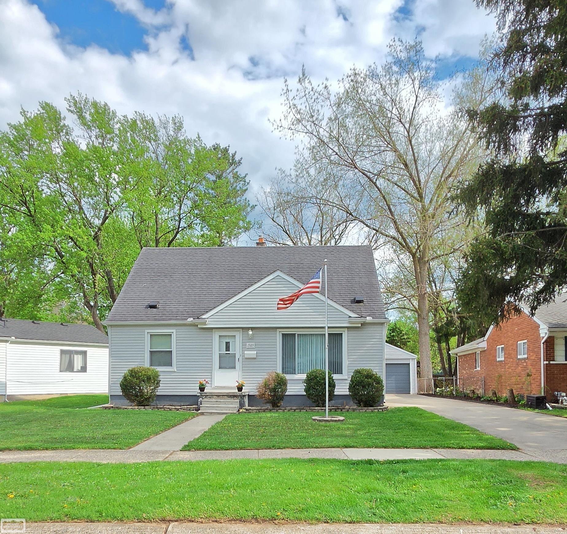 1589 Hampton Drive