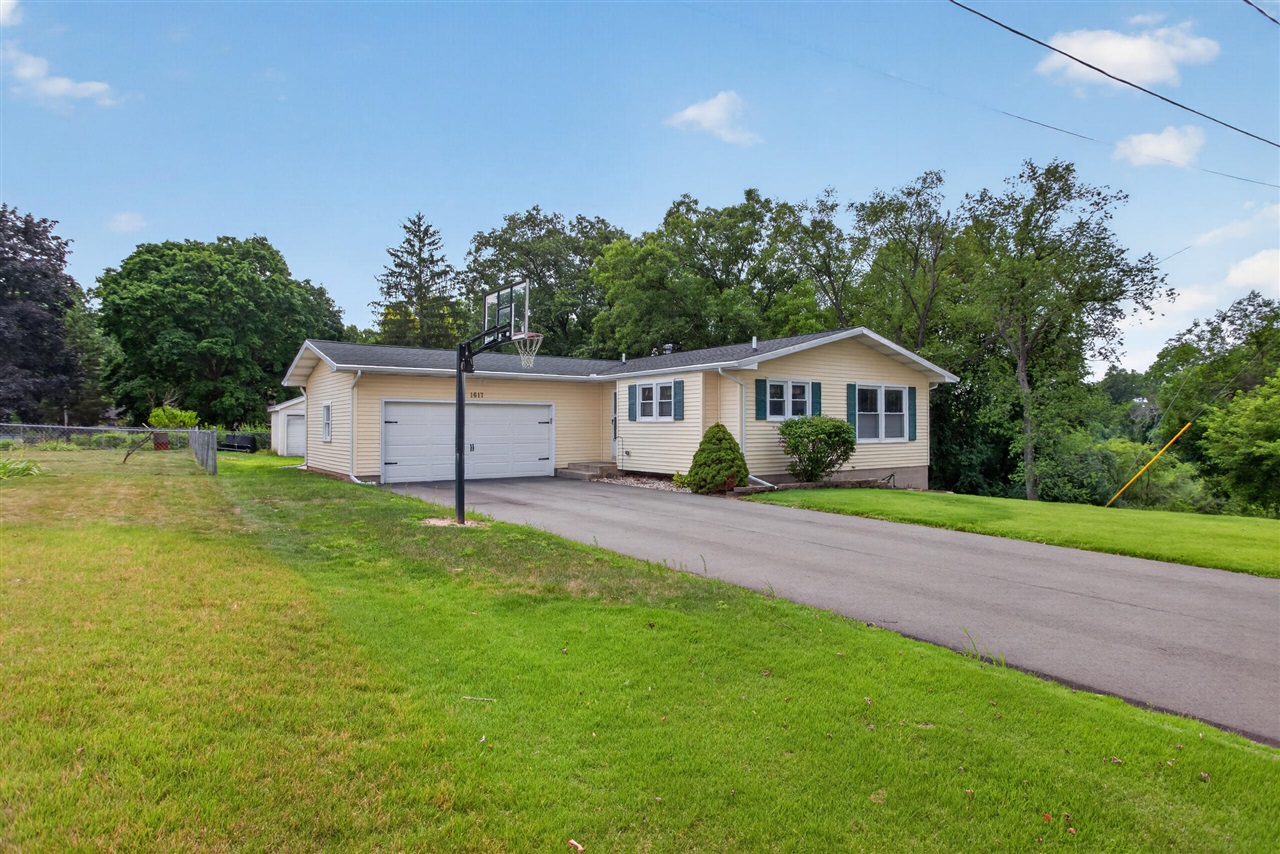 1617 Duguid Road