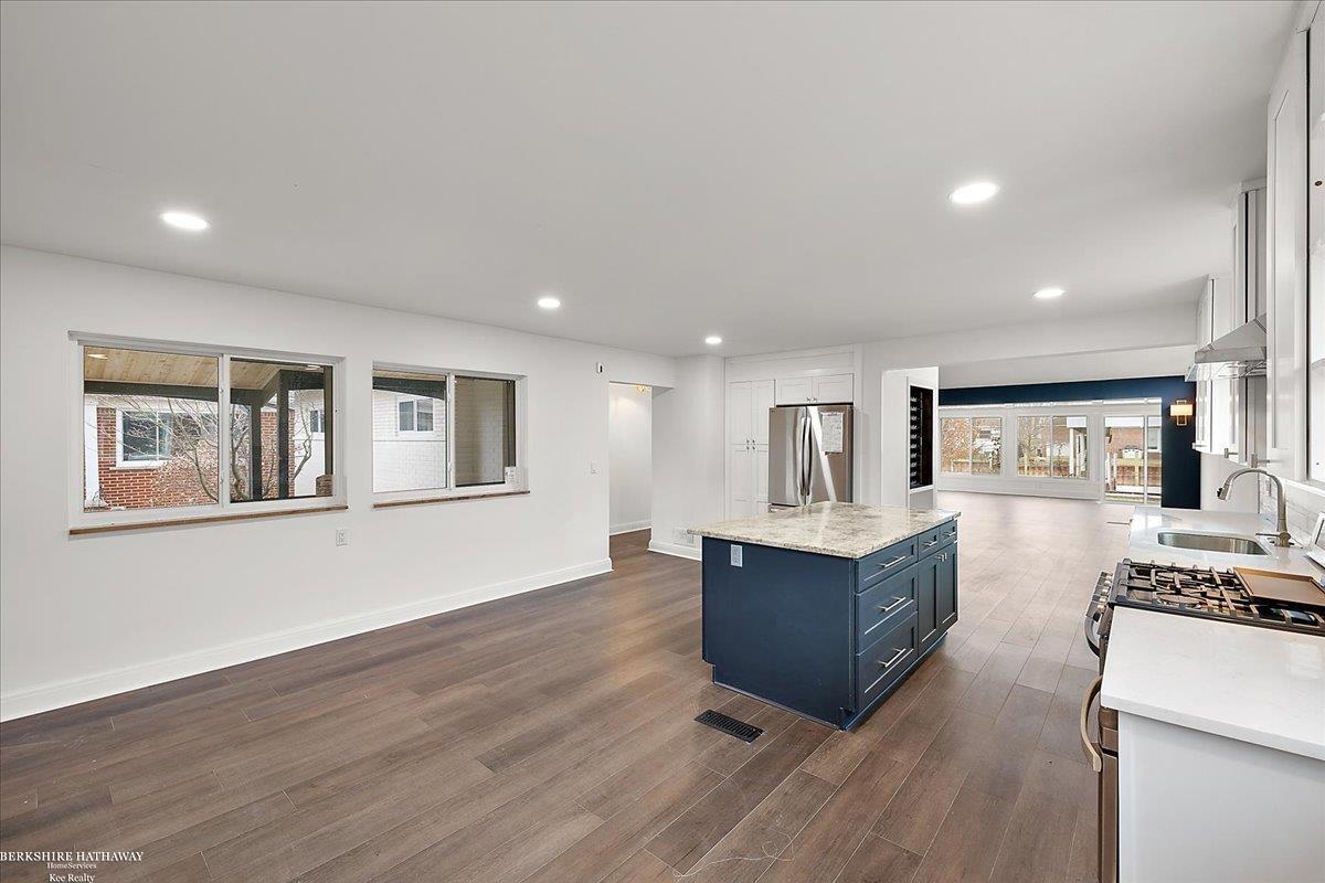 Saint Clair Shores, Michigan 48081, United States, 3 Bedrooms Bedrooms, ,3 BathroomsBathrooms,Residential,Active,114549