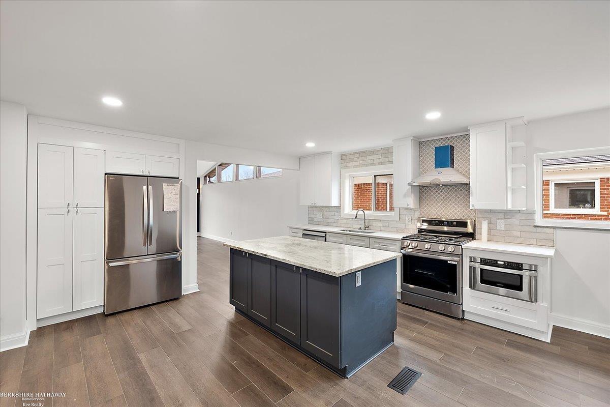 Saint Clair Shores, Michigan 48081, United States, 3 Bedrooms Bedrooms, ,3 BathroomsBathrooms,Residential,Active,114549