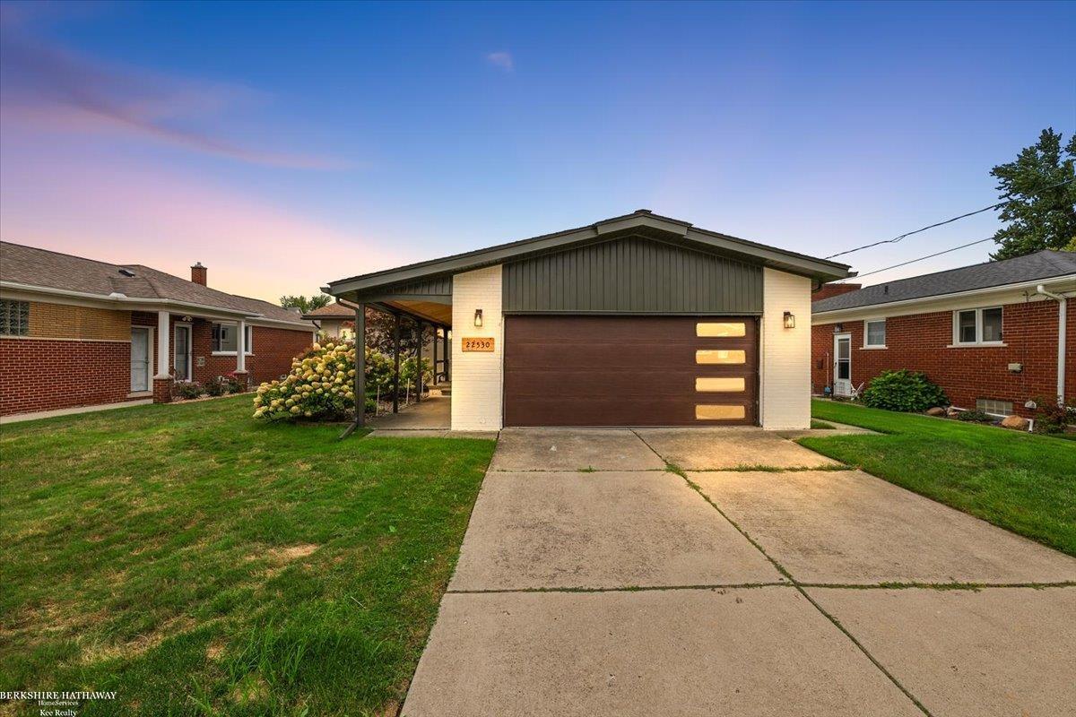 Saint Clair Shores, Michigan 48081, United States, 3 Bedrooms Bedrooms, ,3 BathroomsBathrooms,Residential,Active,114549