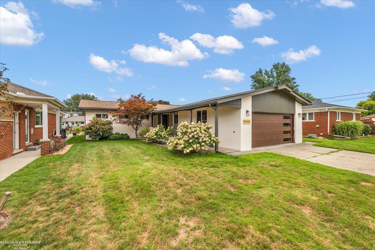 Saint Clair Shores, Michigan 48081, United States, 3 Bedrooms Bedrooms, ,3 BathroomsBathrooms,Residential,Active,114549