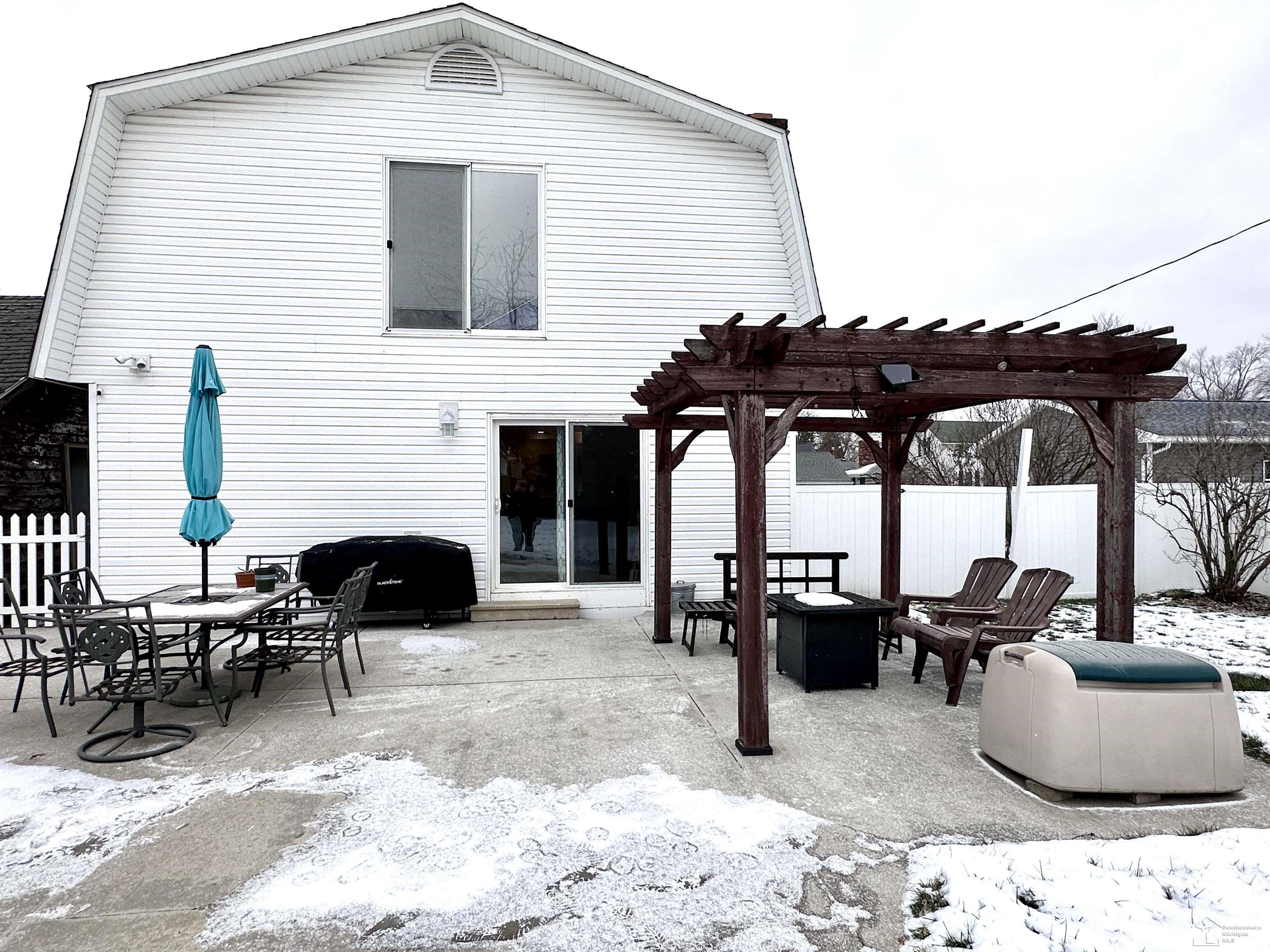 37 W Chestnut Street