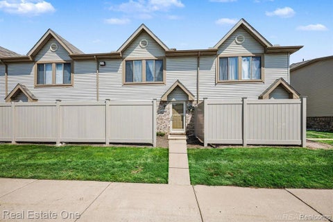 Photo of 50514 N BAY RUN Drive, Chesterfield Twp, MI 48047 (MLS # 50222603)