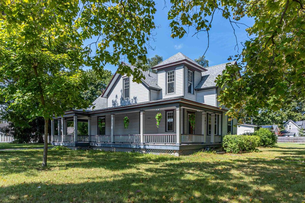 Photo of 501 N Cayuga Street, Gladwin, MI 48624 (MLS # 50188382)