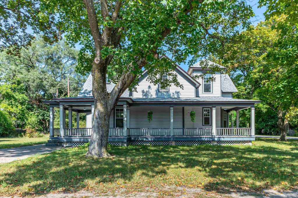 Photo of 501 N Cayuga Street, Gladwin, MI 48624 (MLS # 50188382)